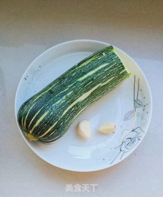水腿炒北瓜丝的做法步调：1
