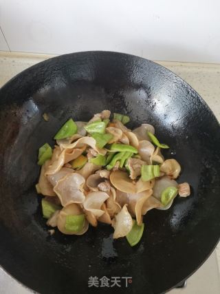 辣椒玉木耳炒肉的做法步调：9