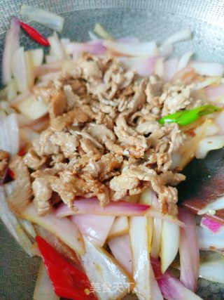 洋葱炒牛肉的做法步调：8