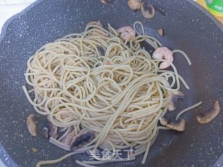 虾仁心蘑钱袋蛋意里的做法步调：11