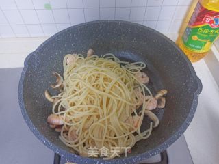 虾仁心蘑钱袋蛋意里的做法步调：10