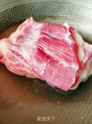 梅菜扣肉的做法步调：3