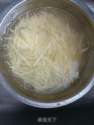 醋溜土豆丝的做法步调：2