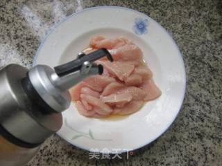 鸡胸肉炒海带的做法步调：2