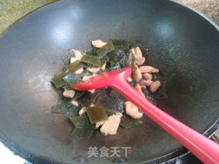 鸡胸肉炒海带的做法步调：9