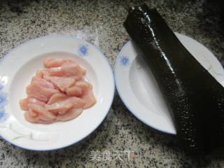 鸡胸肉炒海带的做法步调：1
