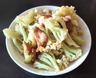 肉片炒菜花的做法步调：7