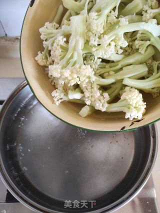 肉片炒菜花的做法步调：4