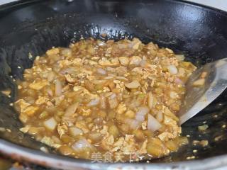茄子洋葱鸡蛋捞里的做法步调：4