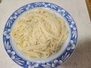 茄子洋葱鸡蛋捞里的做法步调：5