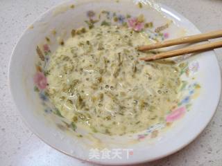 酸菜鸡蛋煎饼的做法步调：4