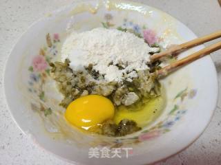 酸菜鸡蛋煎饼的做法步调：3