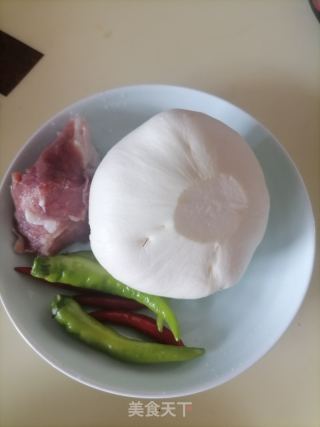 凉薯炒肉的做法步调：1