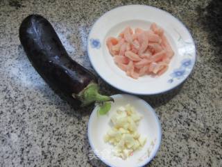 鸡胸肉炒茄子的做法步调：1