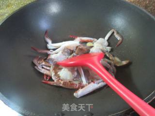 裙带菜煮梭子蟹的做法步调：6