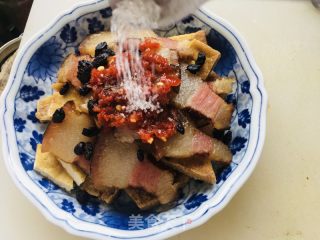腊肉蒸豆腐干的做法步调：7