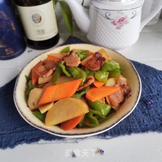 五花肉炒三色的做法步调：13