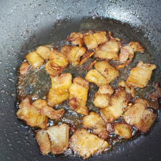 五花肉炒三色的做法步调：9