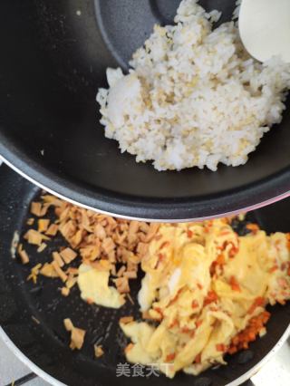 黄花菜蛋炒饭的做法步调：8
