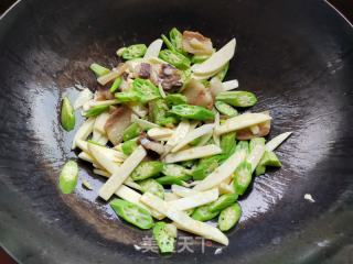 茭利剑春葵炒回锅肉的做法步调：7