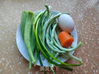 春葵鸡蛋炒饭的做法步调：1