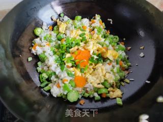 春葵鸡蛋炒饭的做法步调：7