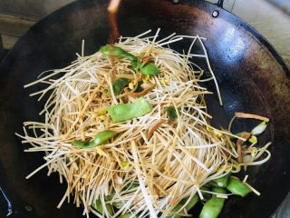 鸡肉焖里的做法步调：15