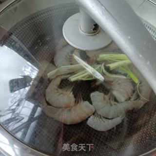 捞汁年夜虾的做法步调：3
