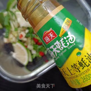 捞汁年夜虾的做法步调：8