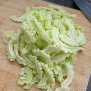 苦瓜拌鸽胸肉的做法步调：2