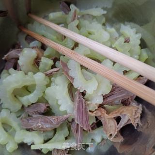 苦瓜拌鸽胸肉的做法步调：9