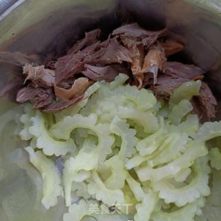 苦瓜拌鸽胸肉的做法步调：6