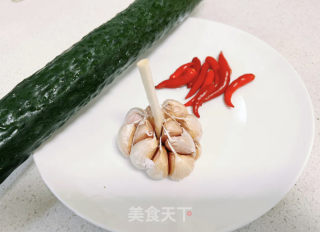 清冷酸辣黄瓜的做法步调：1