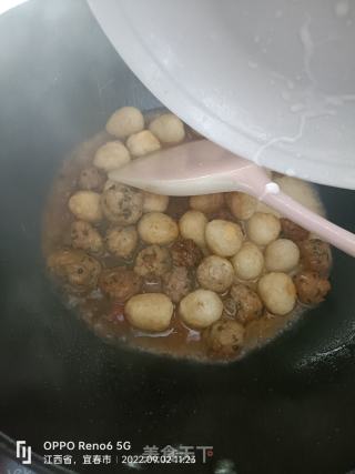 肉丸烧鹌鹑蛋的做法步调：6
