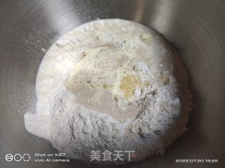 培根玉米里包的做法步调：1