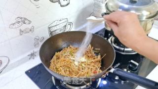 土豆丝炒肉的做法步调：9