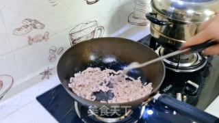 土豆丝炒肉的做法步调：1