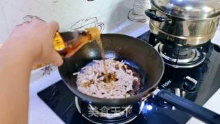 土豆丝炒肉的做法步调：2