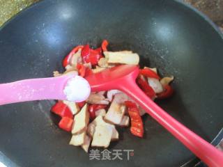 白椒鸡胸肉炒喷鼻干的做法步调：9