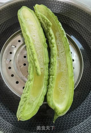 苦瓜蒸蛋的做法步调：3