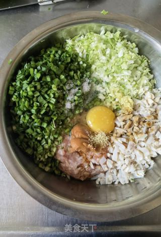 侠饭同款鸡坚骨煎饺的做法步调：11