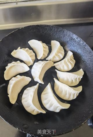 侠饭同款鸡坚骨煎饺的做法步调：15