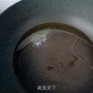皱皮椒炒卤鸡腿的做法步调：5