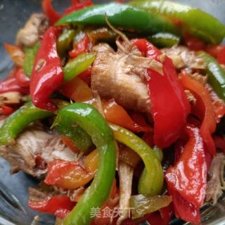 皱皮椒炒卤鸡腿的做法步调：11