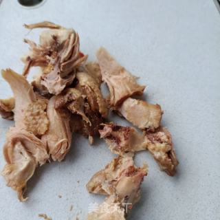 皱皮椒炒卤鸡腿的做法步调：3