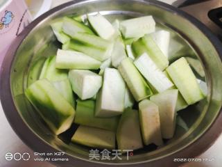 丝瓜煎鸡蛋汤的做法步调：1