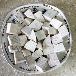 肉丁蒸喷鼻芋的做法步调：3