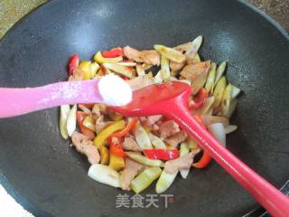 彩椒鸡胸肉炒家山笋的做法步调：11