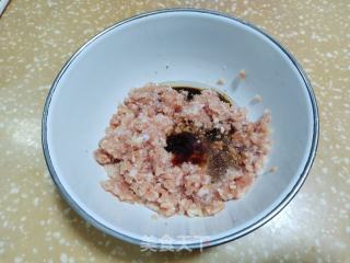 韭菜猪肉死煎包的做法步调：1