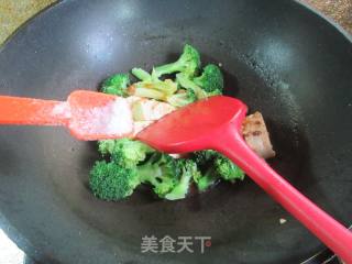 西兰花炒豆腐的做法步调：14
